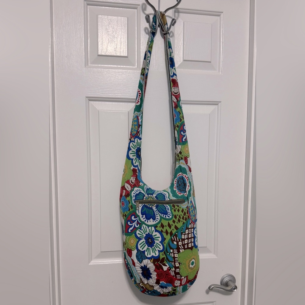 Colorful crossbody bag with classy vintage-style flowers and reversible inside.